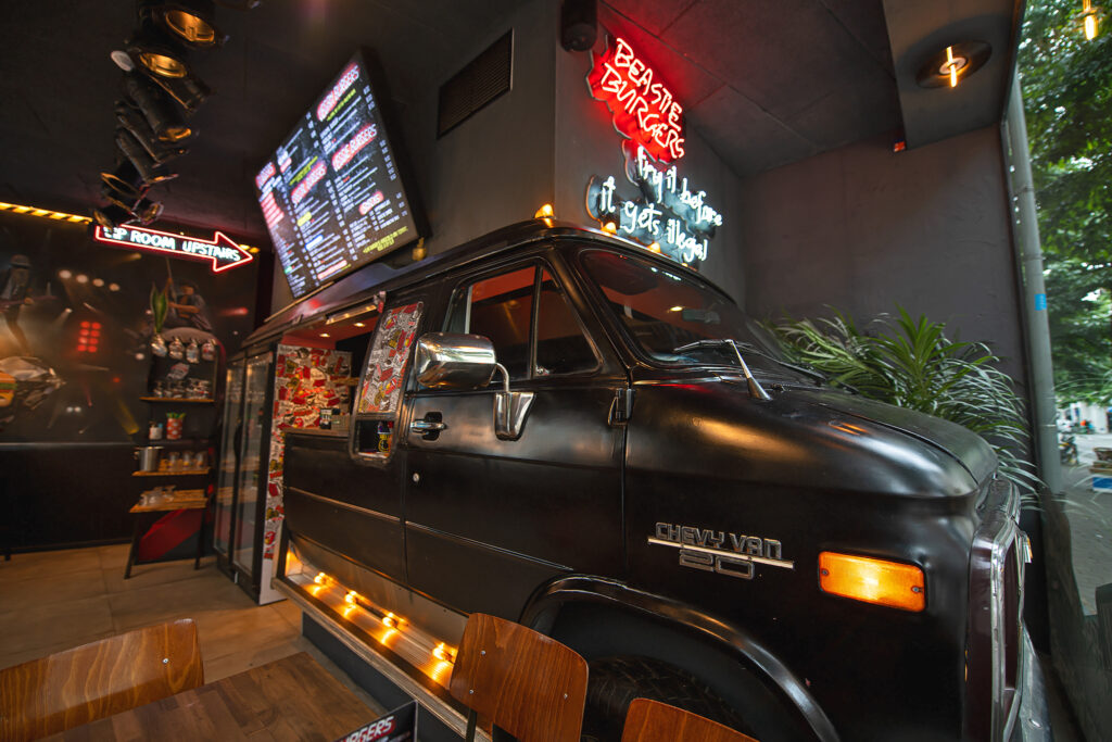 Beastie Burgers Belgium — When the van comes crashing in
