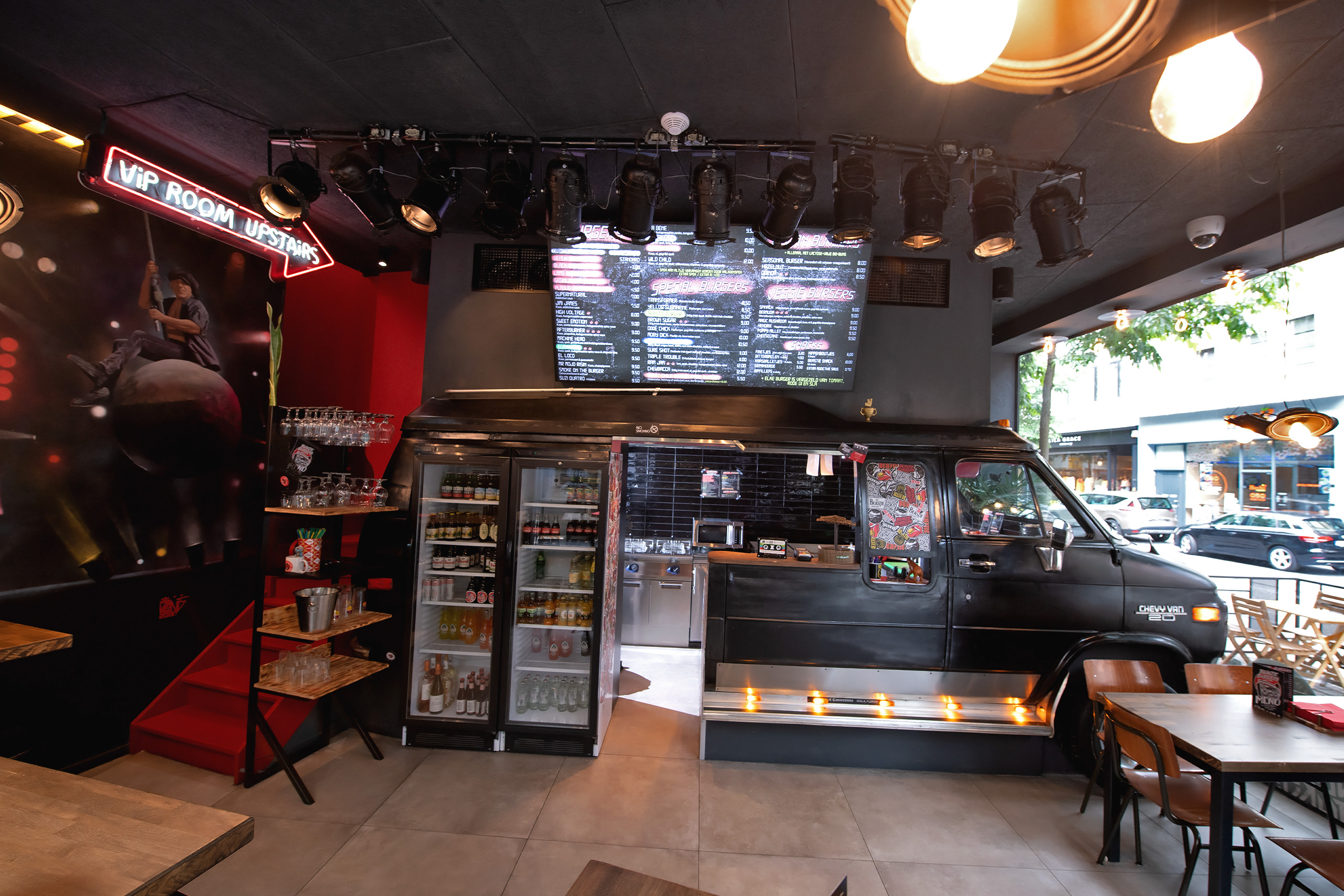 Beastie Burgers Belgium — When the van comes crashing in